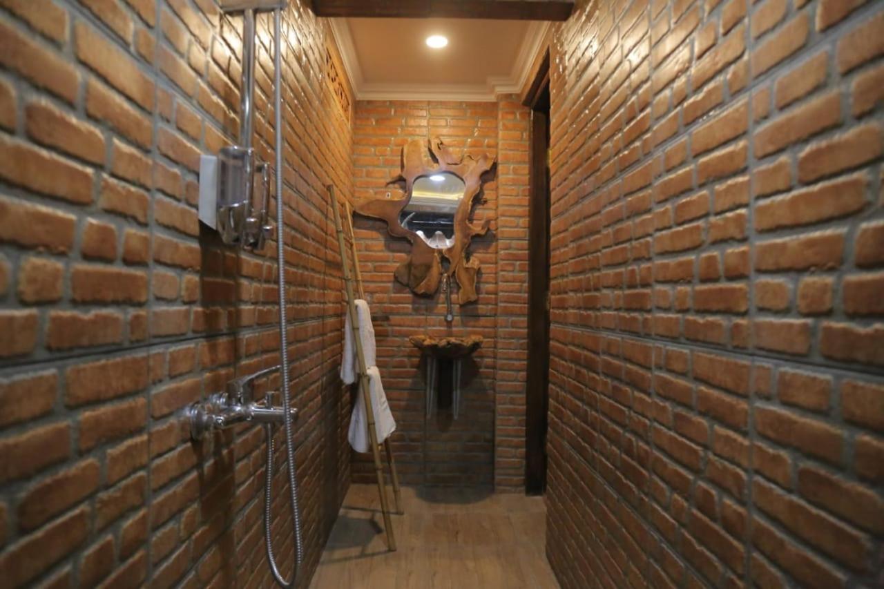 Dem Ayem Heritage Guest House Джокьякарта Экстерьер фото
