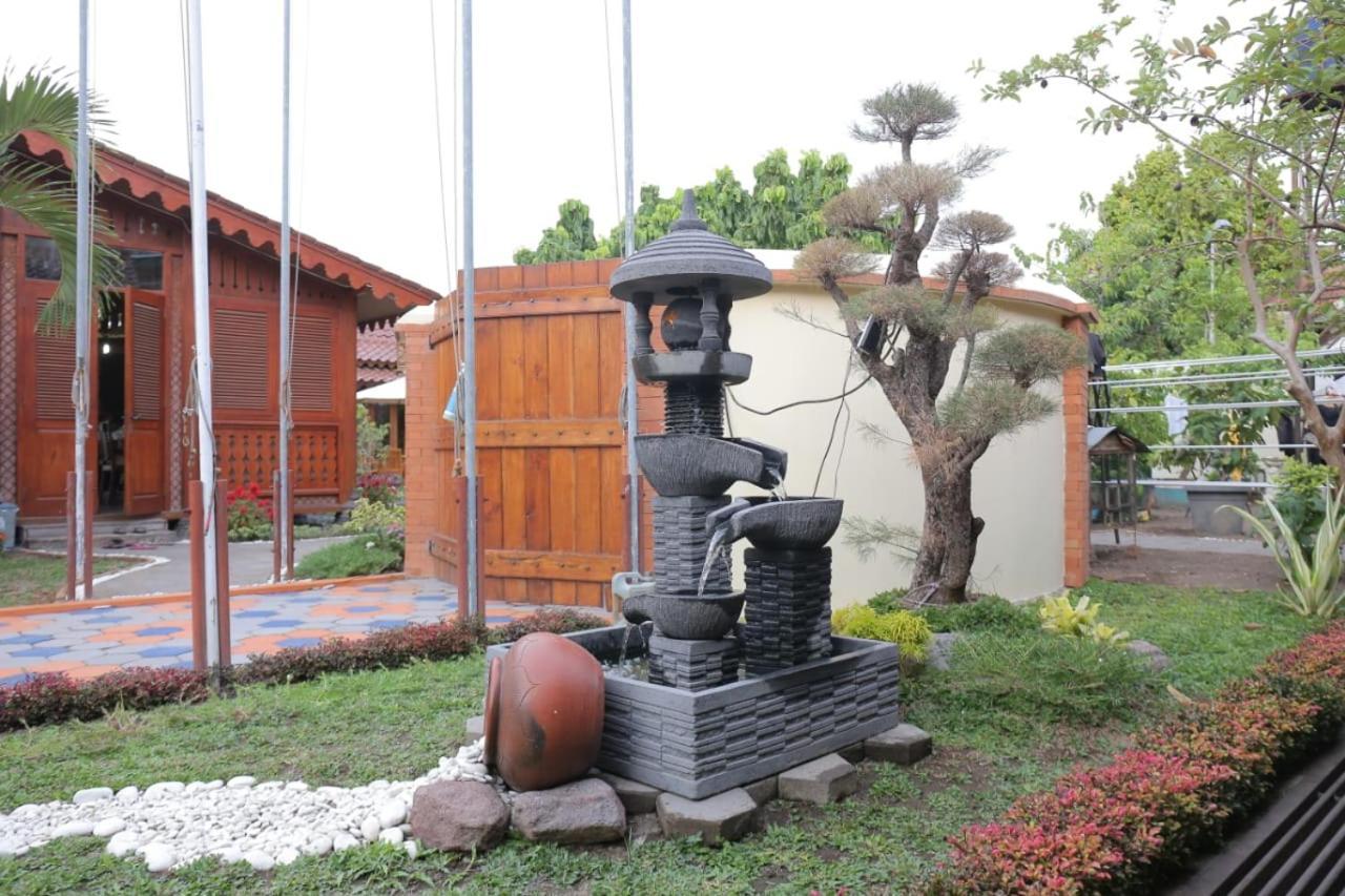 Dem Ayem Heritage Guest House Джокьякарта Экстерьер фото