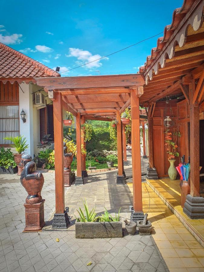 Dem Ayem Heritage Guest House Джокьякарта Экстерьер фото