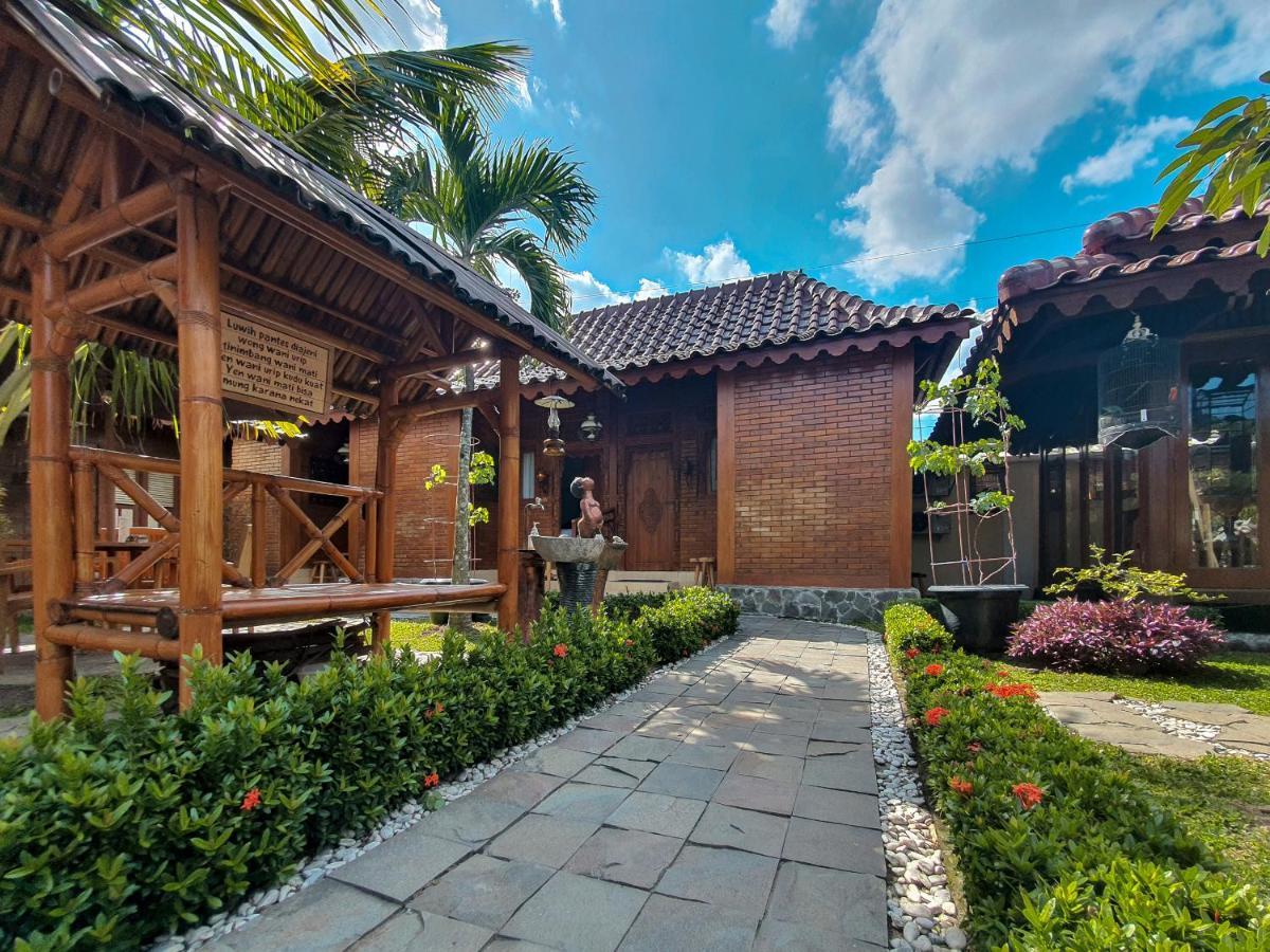 Dem Ayem Heritage Guest House Джокьякарта Экстерьер фото